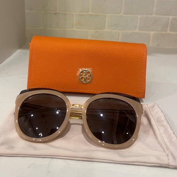 Tory Burch Oversized Round Cat Eye Sunglasses, Blush & Taupe - Picture 7 of 7